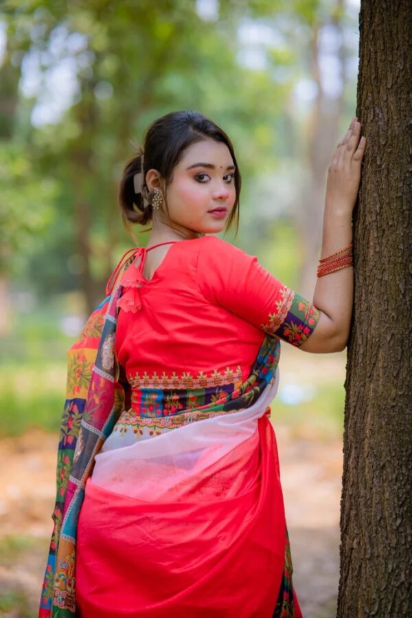 চিত্রলতা কল্পনা – Chitralata Kalpona
Rongin Pārer Adhunik Silk Saree | রঙিন পাড়ের আধুনিক সিল্ক শাড়ি - Image 4
