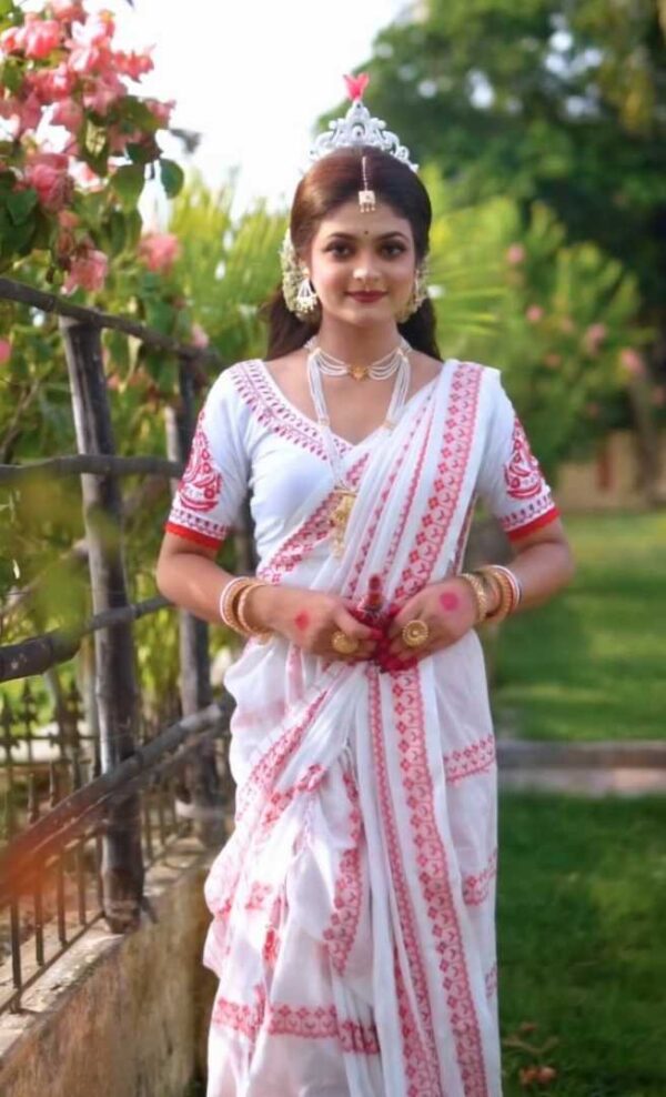 Pujo special read and white scrint prnt saree